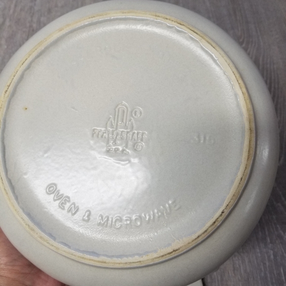 Pfaltzgraff 2 qt. Yorktowne blue Casserole with lid - Picture 2 of 10